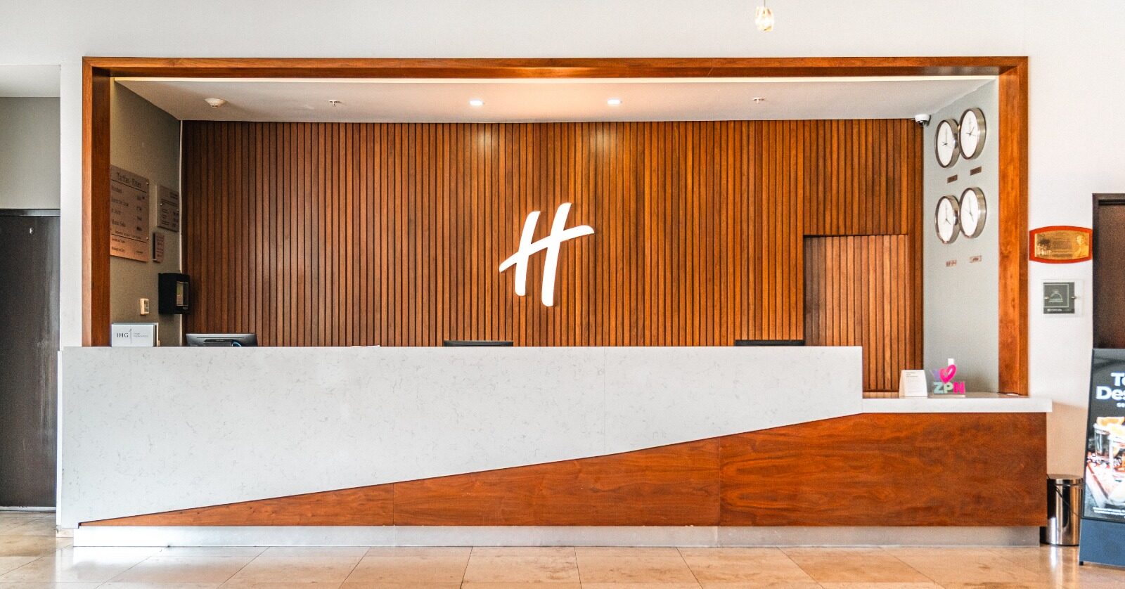 Holiday Inn Patria — lobby
